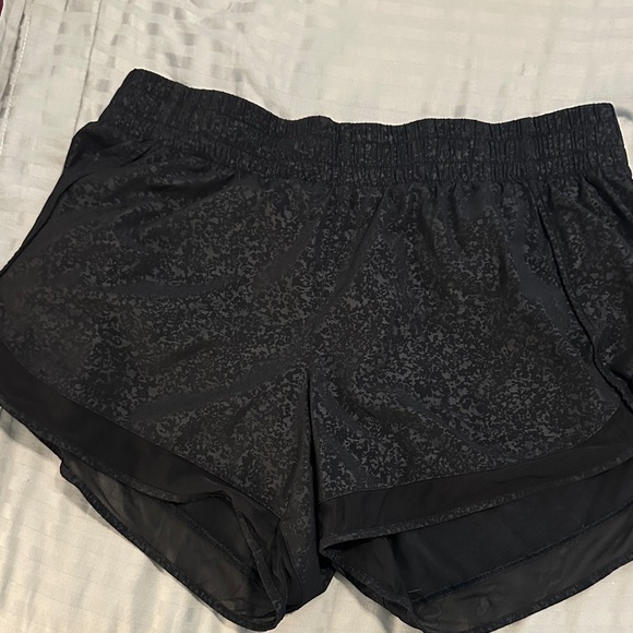 Athleta Black Patterned Women's Athletic Shorts - Picture 1 of 4